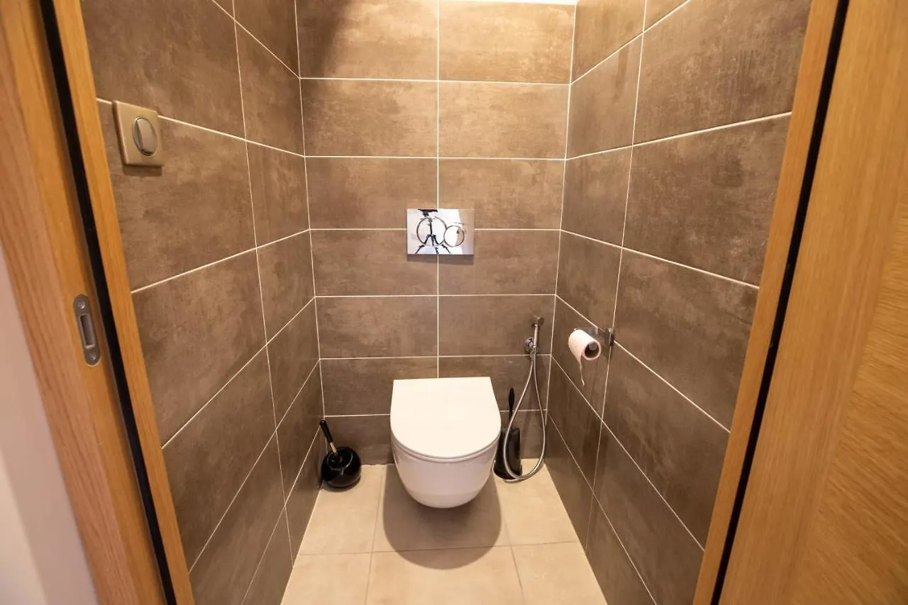 Апартаменты Chalet Des Anges With Outside Hot Tube ! Мерибель