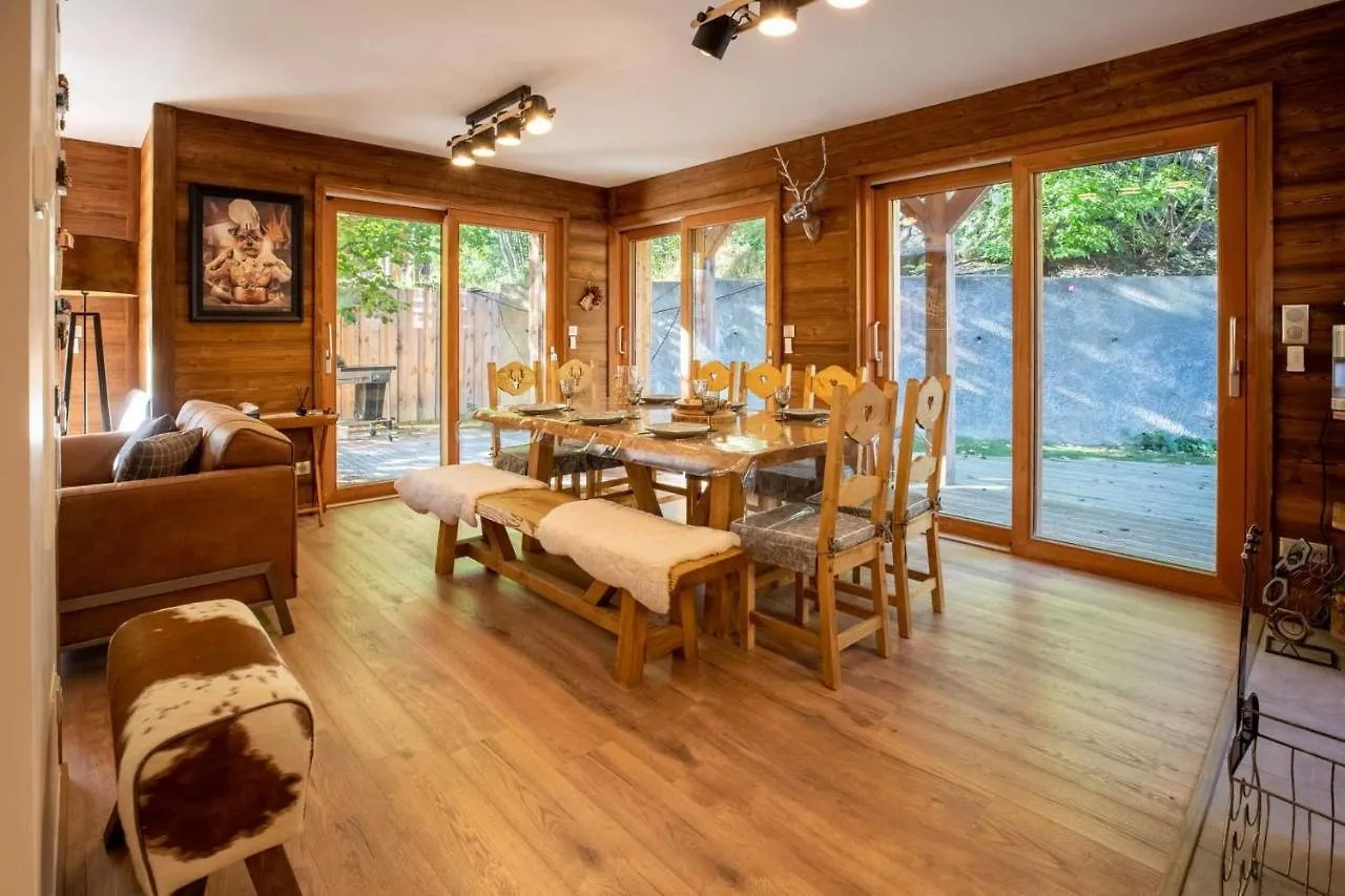 Апартаменты Chalet Des Anges With Outside Hot Tube ! Мерибель Франция